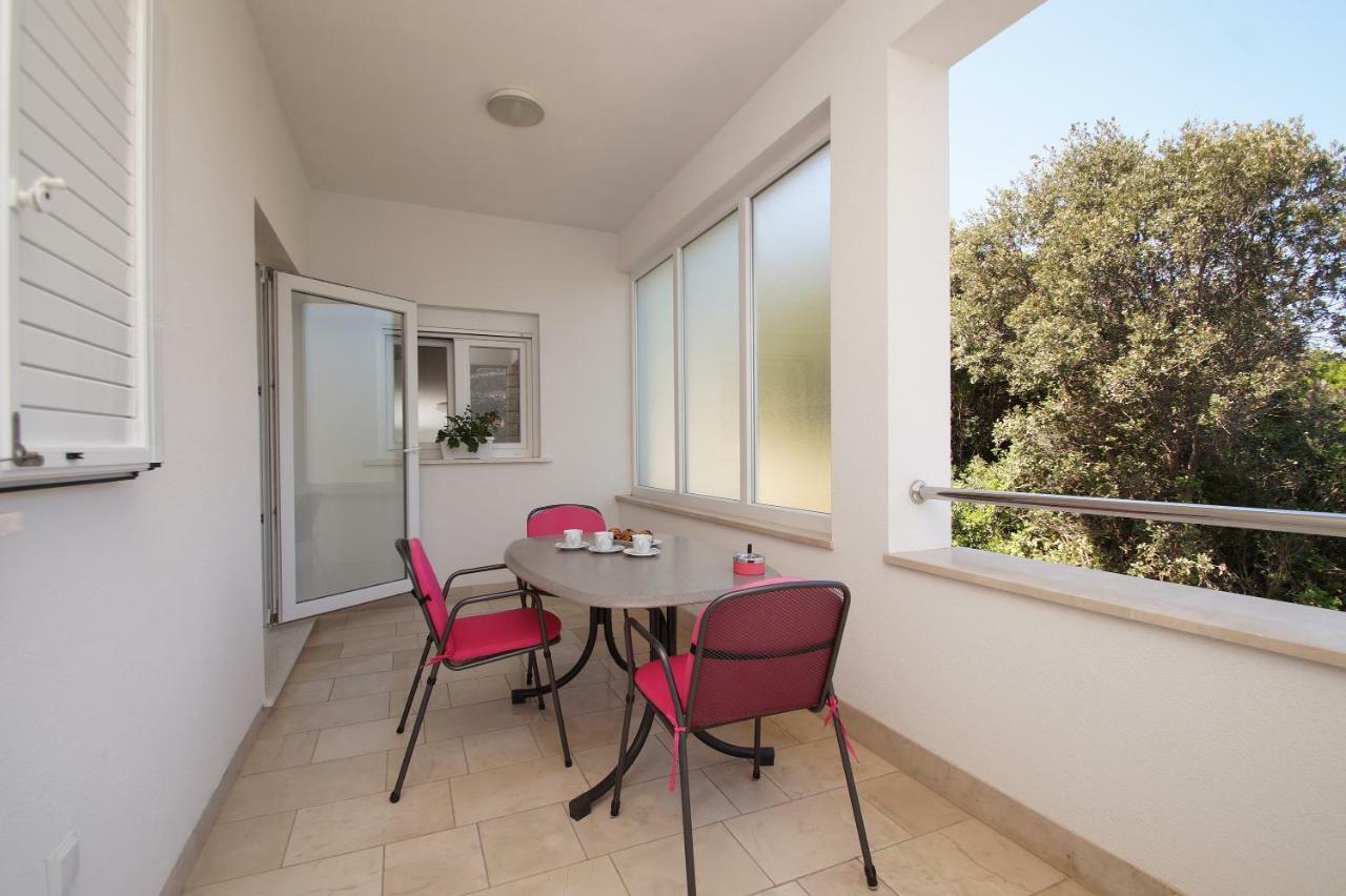 Apartments Mirna Korčula Eksteriør billede